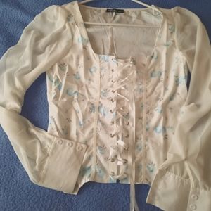 Flower pattern corset shirt with long sleeves.